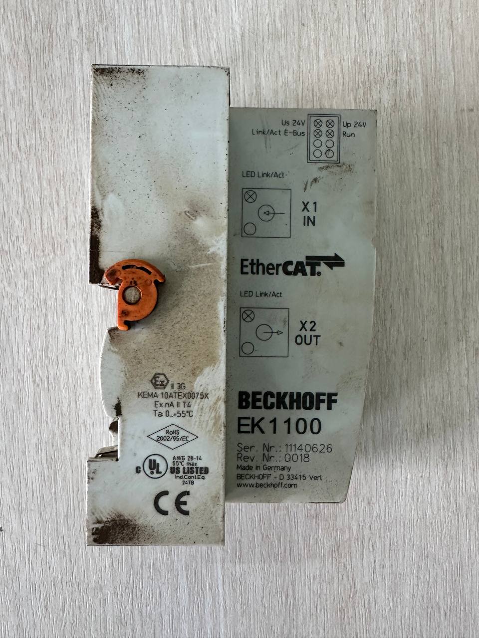 Модуль Beckhoff EK1100 EtherCAT Coupler с загрязнениями и следами повреждений, требует ремонта